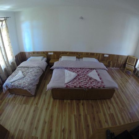 Barath Hotel & Guest House Leh Bagian luar foto