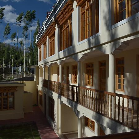 Barath Hotel & Guest House Leh Bagian luar foto