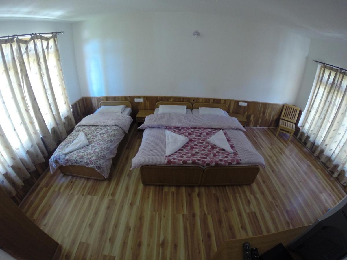 Barath Hotel & Guest House Leh Bagian luar foto